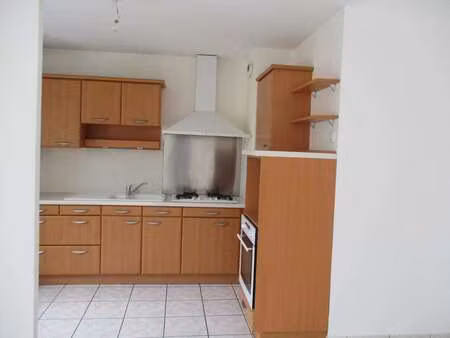 location appartement 3 pièces à lannion (22300) : à louer 3 pièces / 76m² lannion