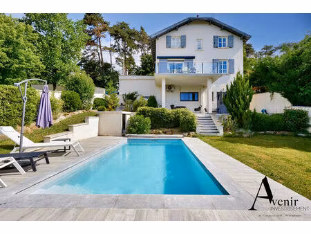 maison ecully 5 pièce(s) 215 m2 avec piscine
