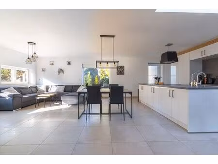 maison à vendre avec terrasse et jardin   espierres (vbe32901)