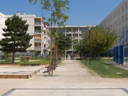 location appartement 3 pièces 65 m² à l’isle-sur-la-sorgue (84800)