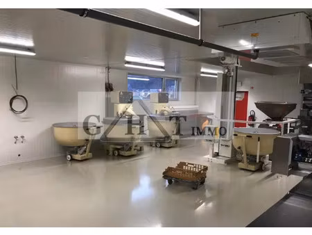 location local industriel 1337 m² à montreuil (93100)