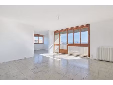 marseille 8e-roy d'espagne grand t4 lumineux avec balcon