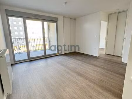 location appartement 2 pièces à la roche-sur-yon (85000) : à louer 2 pièces / 39m² la roch
