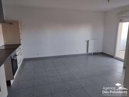 location appartement 3 pièces aux sables-d'olonne (85100) : à louer 3 pièces / 55m² les sa