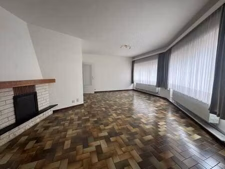 à louer - appartement au rez-de-chaussée avec 1 chambre et