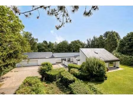 villa d’architecte dans un écrin de verdure à hoeilaart