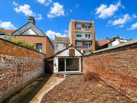 immeuble de rapport : commerce avec jardin + duplex