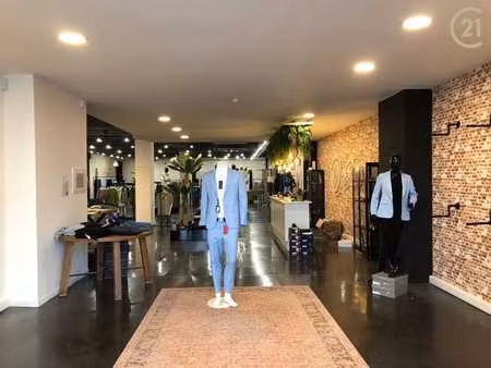 surface commerciale 325 m²