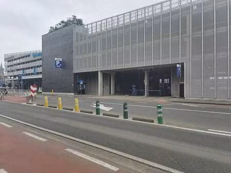 7 places de parc à vendre près de la gare de blankenberge