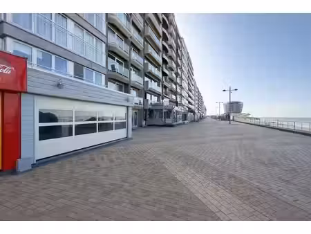 instapklaar handelspand op de zeedijk van middelkerke