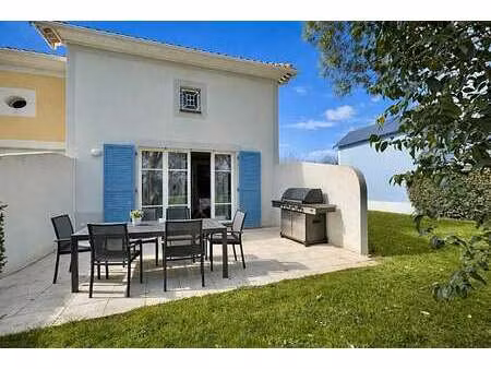 location maison piscine à coëx (85220) : à louer piscine / 68m² coëx