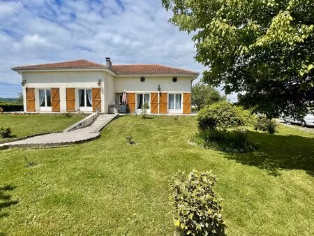 proche du centre ville de maubourguet  maison de plain-pied avec 4 chambres