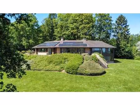 une villa signature au cœur de la nature au bercuit