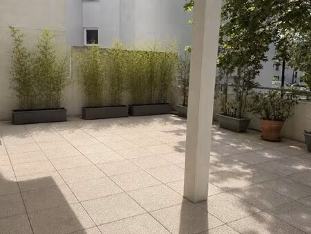 f2 avec terrasse de 43 m2 ! rare !