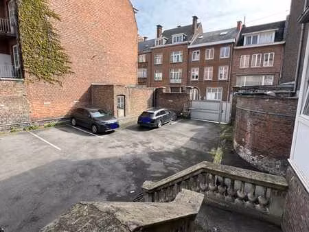 emplacement de parking en plein centre de namur