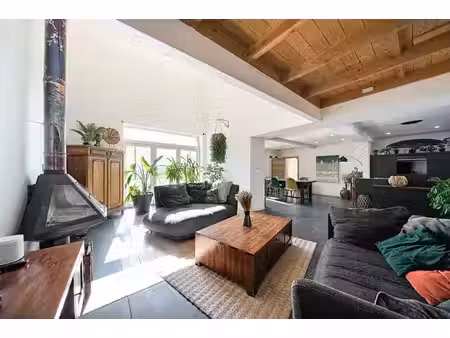 spacieuse maison 4 façades avec grand jardin.