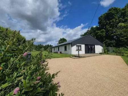 une jolie villa de plain-pied avec jardin  boxe et pré