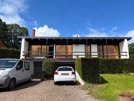villa lumineuse 4 chambres avec piscine  jacuzzi et jardin
