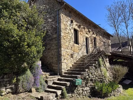 charmante maison en pierre avec caractère dans l’aveyron