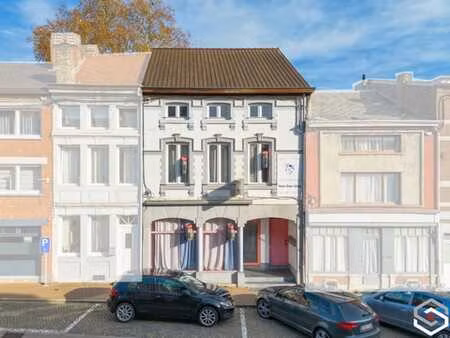 commerce+ 3 studios +2 appartements - terrasse - new chassis