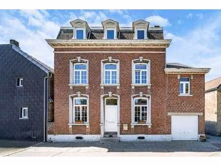 coup de cœur à fooz : maison de charme 4 chambres!