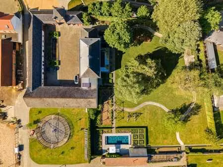 domaine d’exception en ferme carrée (poss. jusque 8 hectare)