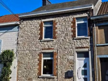 maison deux façades en pierre avec jardins et double garage