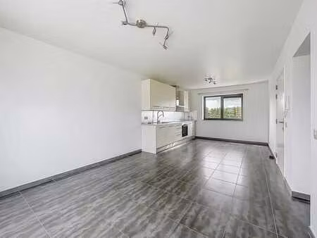 tres bel appartement 1 chambre avec parking et cave