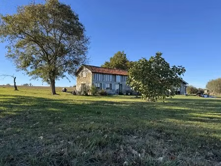 corps de ferme isolé avec 1.09 ha face aux pyrénées