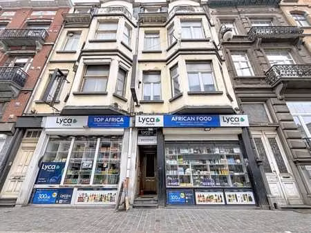 immeuble de rapport : 2 commerces + 6 appartements