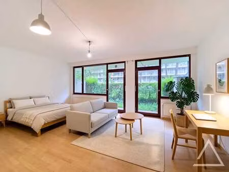 studio avec jardin privatif dans un domaine arboré et calme