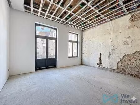 louise: maison spacieuse + jardin + cour anglaise + atelier