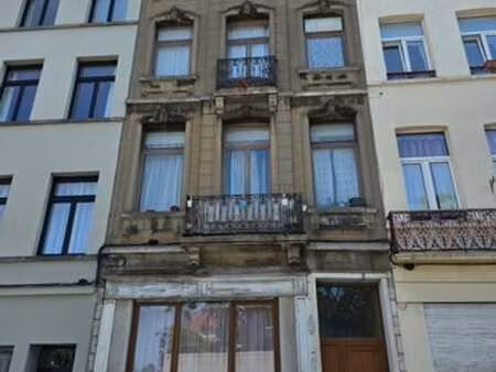 saint-gilles: immeuble commerce 65 m² + logement de 192 m²