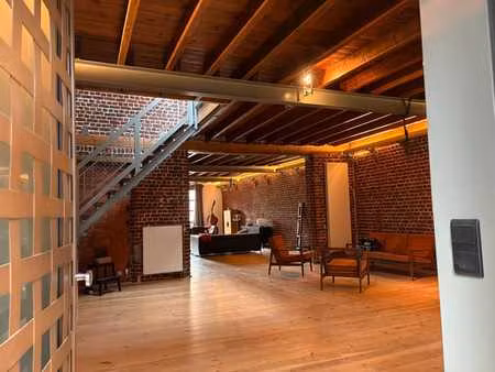 ensemble en arrière-bâtiment (545 m²)loft + atelier + garage