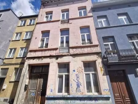à vendre : immeuble de rapport à rénover – 8 studios + dépôt