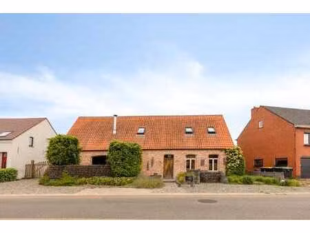 charmante hoeve in goede staat met 3 slaapkamers te lille