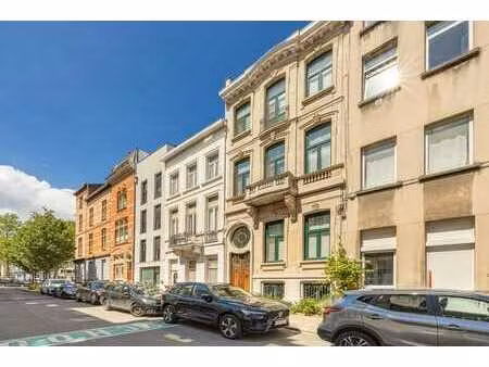instapklare en ruime herenwoning (362m²/epc b) met zalige...