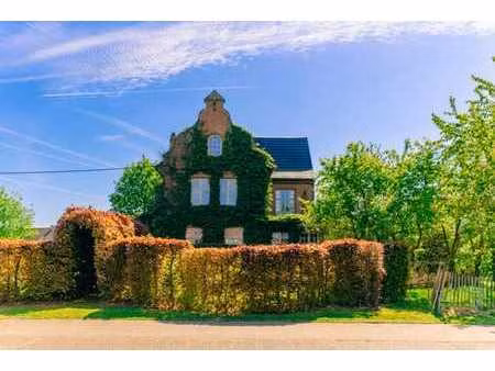 maison de campagne romantique avec jardin de rêve