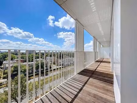 appartement de standing avec terrasse 2 ch.  parking & cave