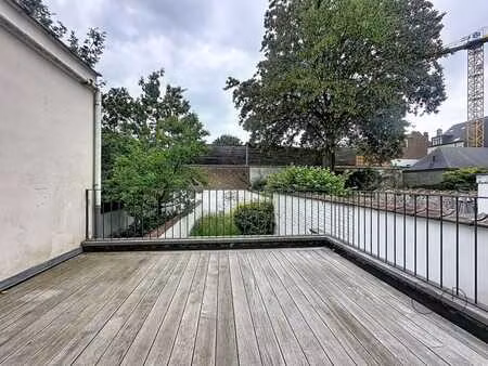 spacieux et lumineux appartement de ± 140 m² avec jardin et