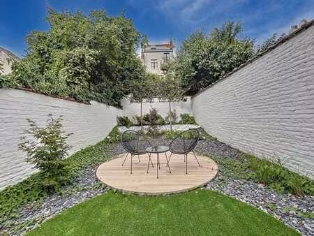 square ambiorix - magnifique appartement rdc + jardin