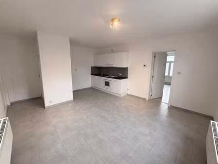 à louer : appartement 1 chambre et parking privatif