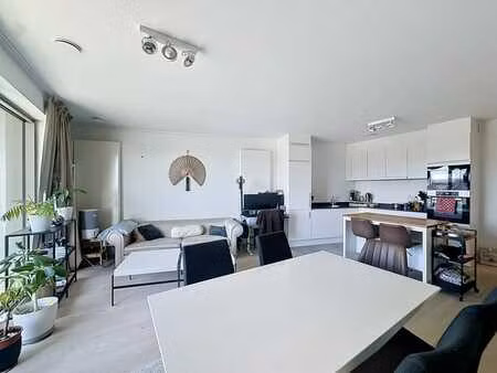 bruxelles: appartement de (100m²) de 2 chambres + terrasse