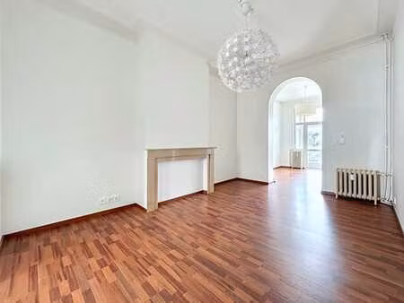 quartier européen - sublime appartement 1 chambre + bureau