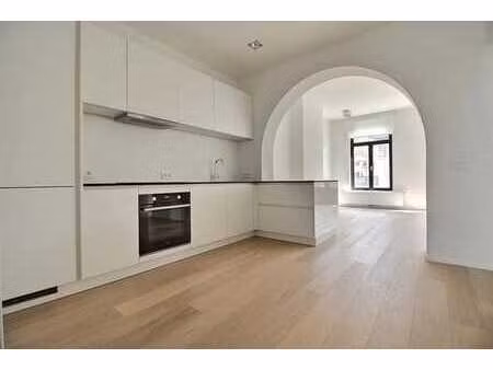 chatelain - apt 3 ch remis a neuf avec balcon