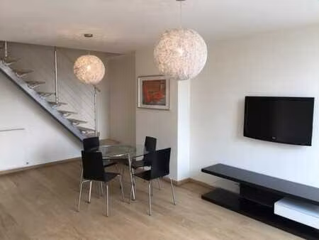 duplex 3ch+ bureau +-110m2 à proximité d'ulb  gare etterbek
