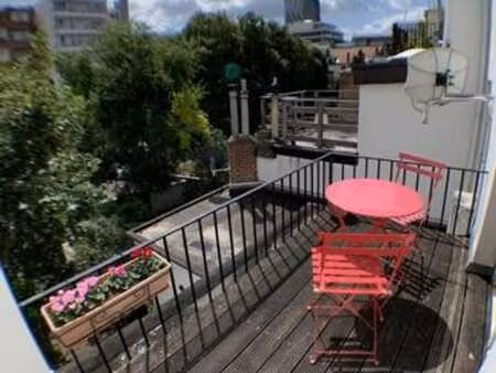 superbe studio meuble et equipe + belle terrasse arriere !
