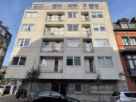 superbe studio lumineux de 35 m² à ixelles (quartier bascule