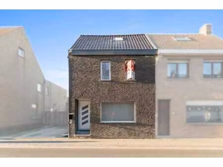 maison avec 3 chambres et un grenier multifonctionnel