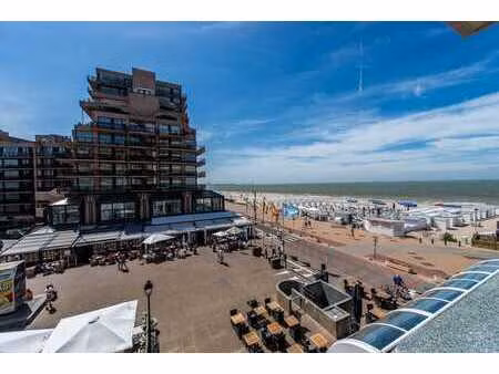 studio ensolieillé sur la place van bunnen avec vue sur mer